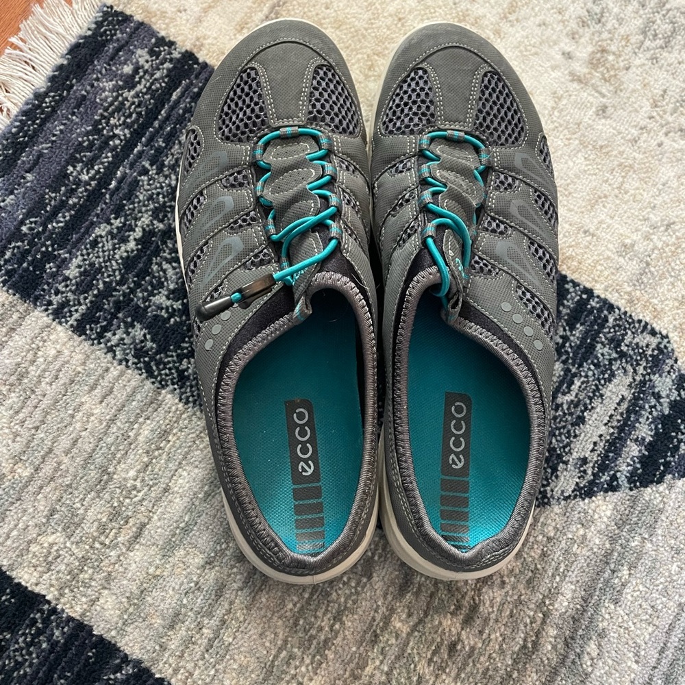 Barely Worn Size 7.5 Ecco Slip Ons - image 3